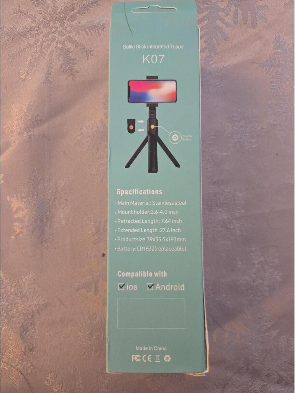 K07 Bluetooth Selfie Stick Integrated Tripod - Picture 2 of 4